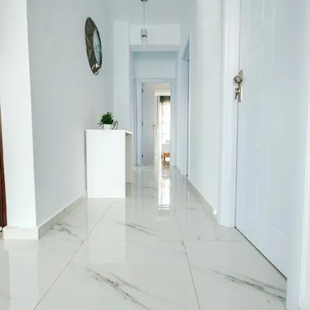 Daire Design Efharis Néa Péramos
